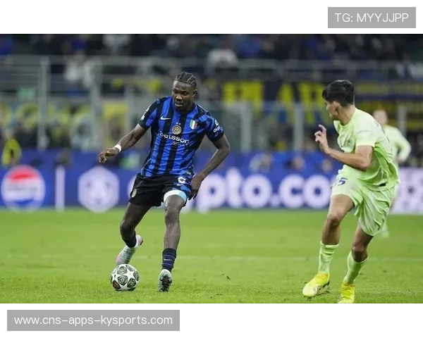 弗拉泰西中场滑铲抢断，送出过顶长传寻找前插的小图拉姆